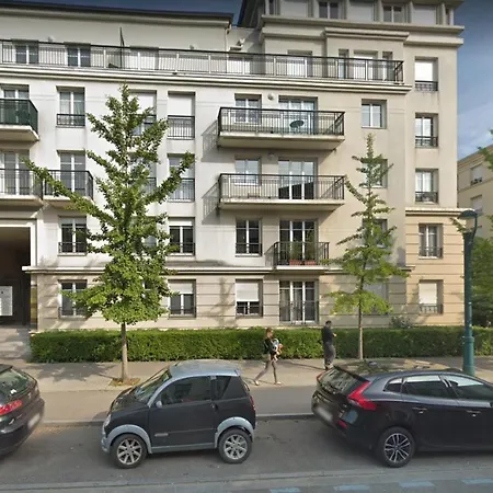 Carre Elysee 3 *